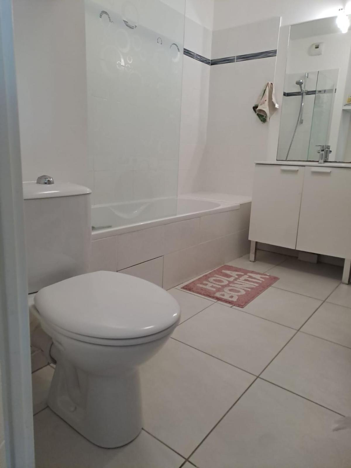 Appartement T2 Avec Terrasse, 5 Min De La Plage Fréjus Kültér fotó